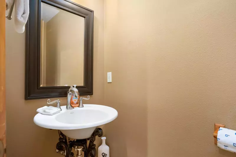 Please reach out with any questions about Lincoln City, the Oregon Coast, or this rental. We hope we get to host you soon!