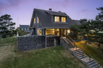 "Great location, within walking distance of the beach. Nice big clean home. It was very nice having access to a washer and dryer." - Lily