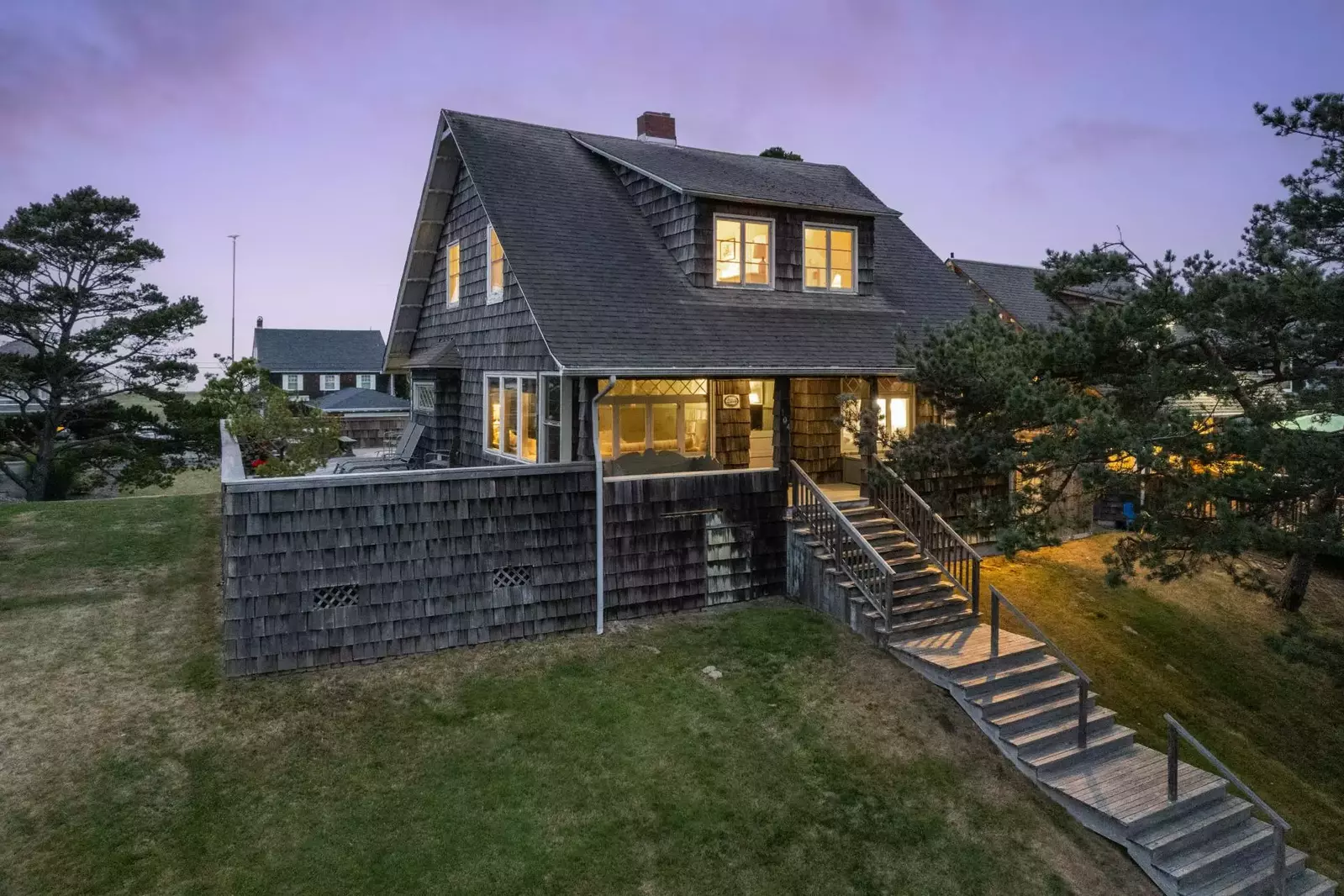 "Great location, within walking distance of the beach. Nice big clean home. It was very nice having access to a washer and dryer." - Lily