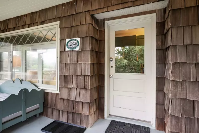 "Wonderful home with unique touches - we loved the stand alone tub with a window overlooking the ocean. " - Lorena