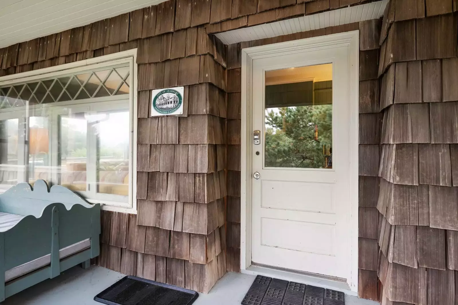 "Wonderful home with unique touches - we loved the stand alone tub with a window overlooking the ocean. " - Lorena