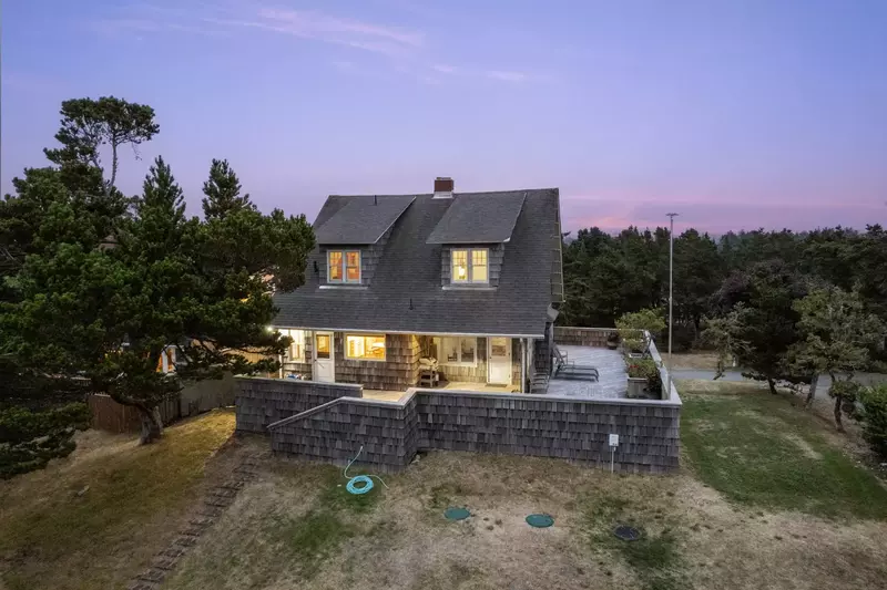 "What a great place! Very short walk to the beach. Clean, stocked and quaint. Everything you could ask for in a nice home by the beach." - Kim