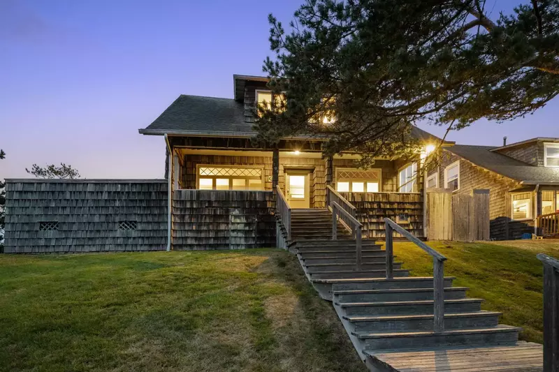 Gearhart is a quiet town north of Seaside. It is a nice escape from more crowded areas on the coast.