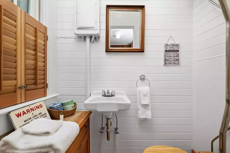 "The decor of the cottage was adorable, it was functional but still stayed true to the historic home." - Samantha