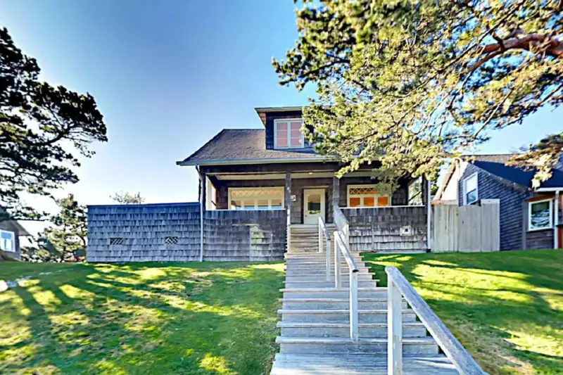 The Oregon Coast is gorgeous in every season. Remember to pack both sunblock and some warm clothing.