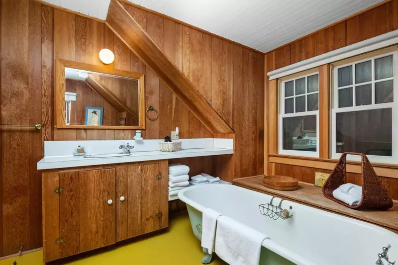 The claw foot bathtub is one of the many amenities that make Gin Ridge Cottage so special.