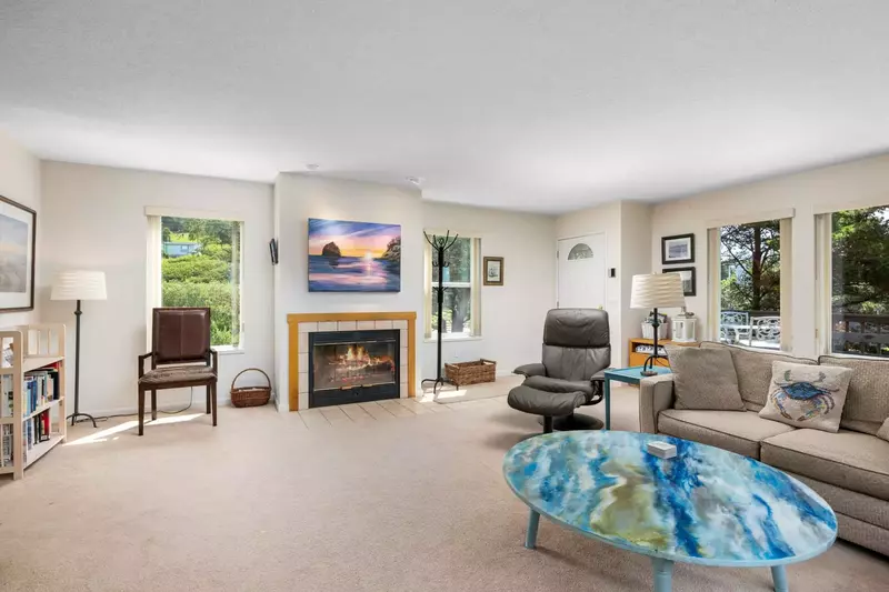 "Great location on a quiet street near pacific city. Easy beach access and lots of space for the family to stretch out. Would definitely stay again." 