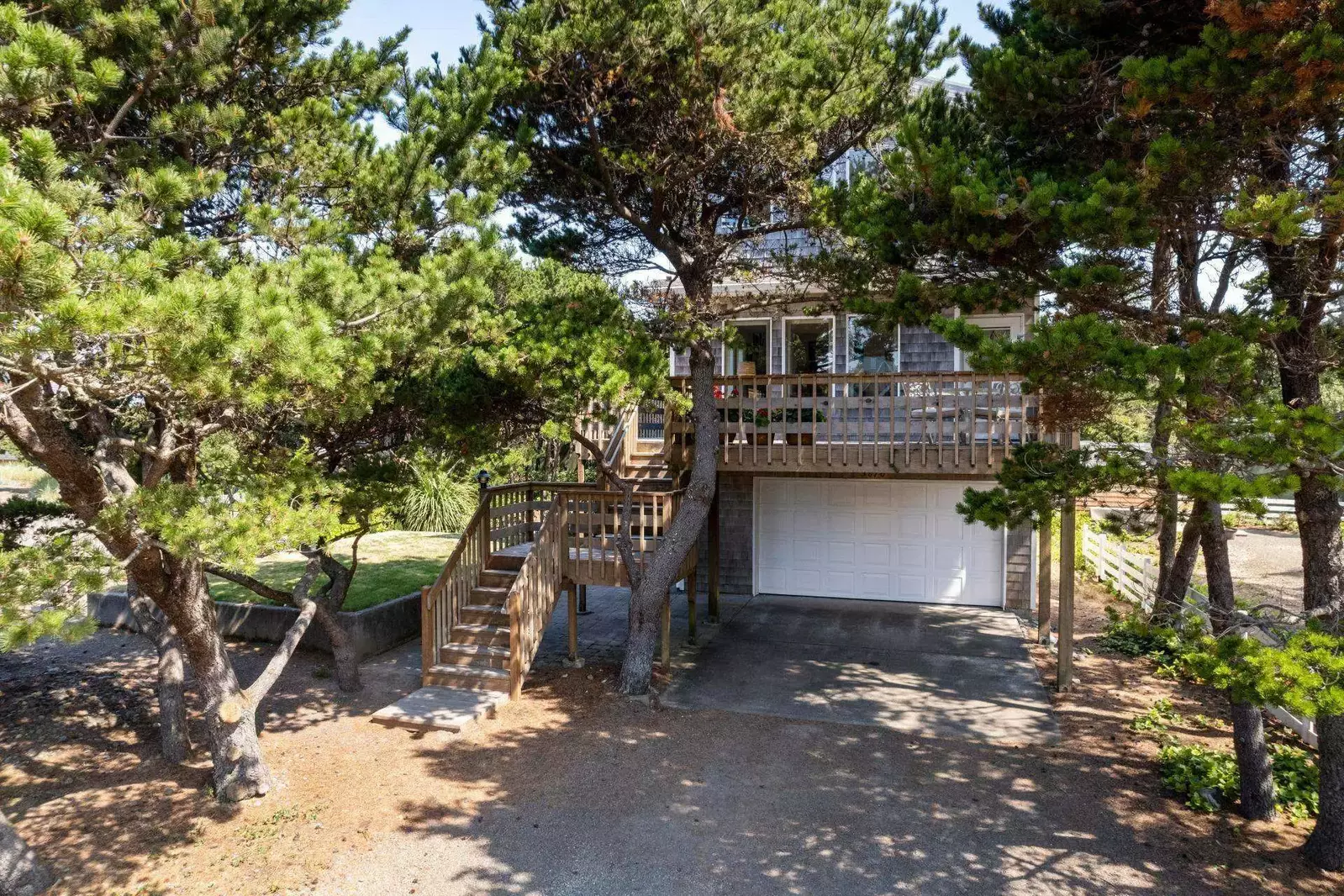 "Liked the proximity to Pacific City, 1 block from the beach, easy drives to great hikes. House well stocked. All good." - Kara