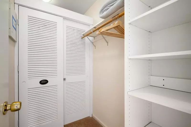 With ample closet space you can bring as many outfits as you need. Bring a crabbing jumpsuit and evening gown! You'll have room for more!