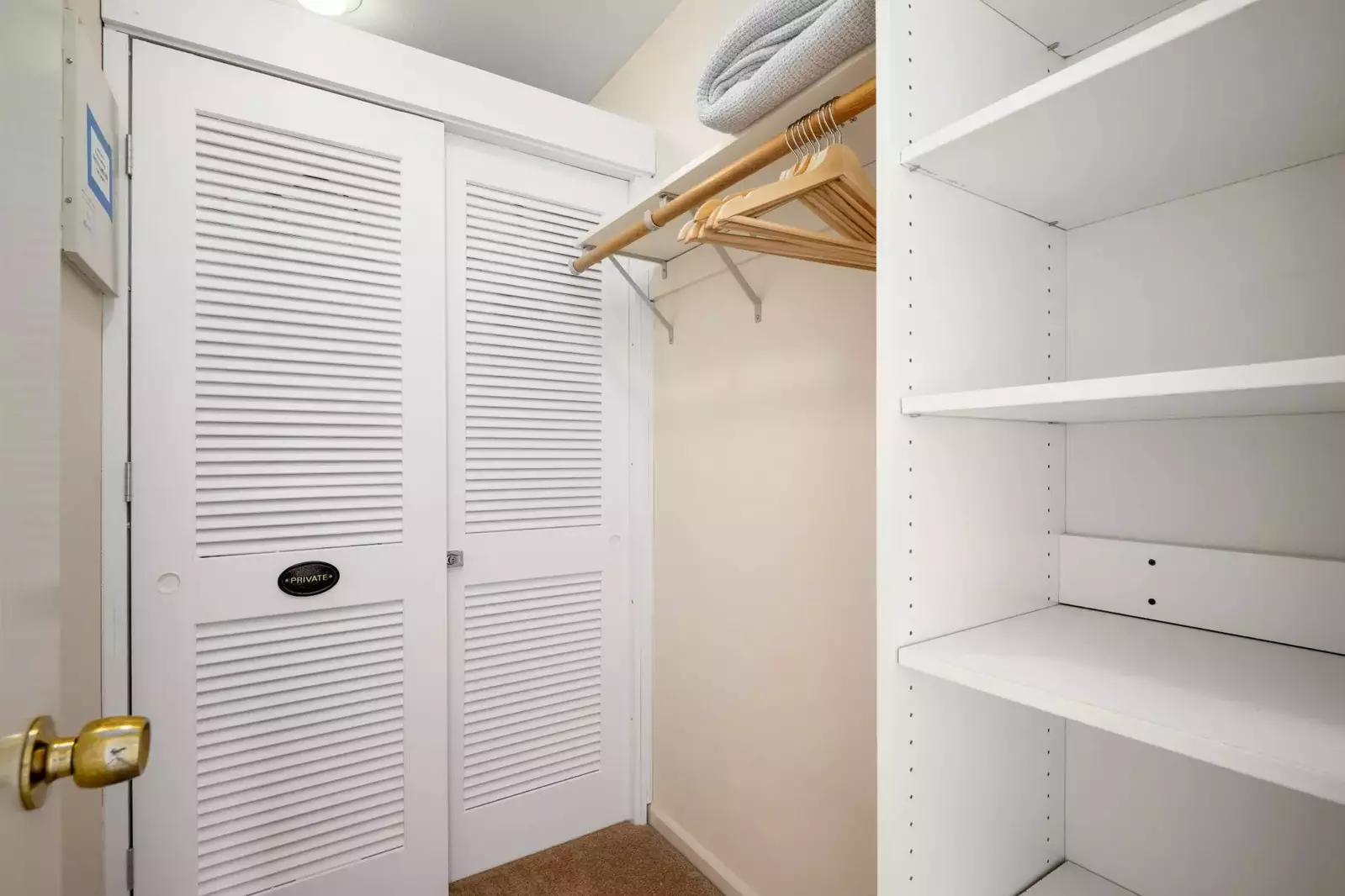 With ample closet space you can bring as many outfits as you need. Bring a crabbing jumpsuit and evening gown! You'll have room for more!