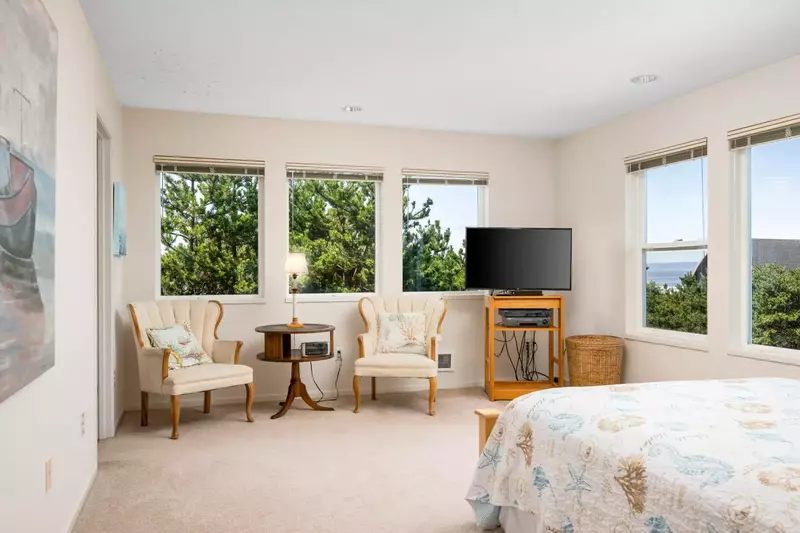 Our team loves to recommend great places to eat and drink. Reach out to us so we can tell you all about our favorite spots!