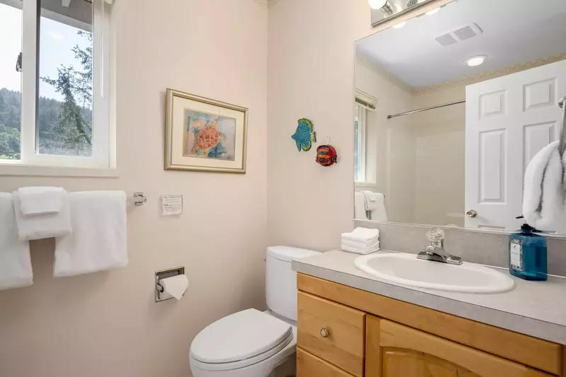 With 3.5 bathrooms everyone staying here has ample privacy.