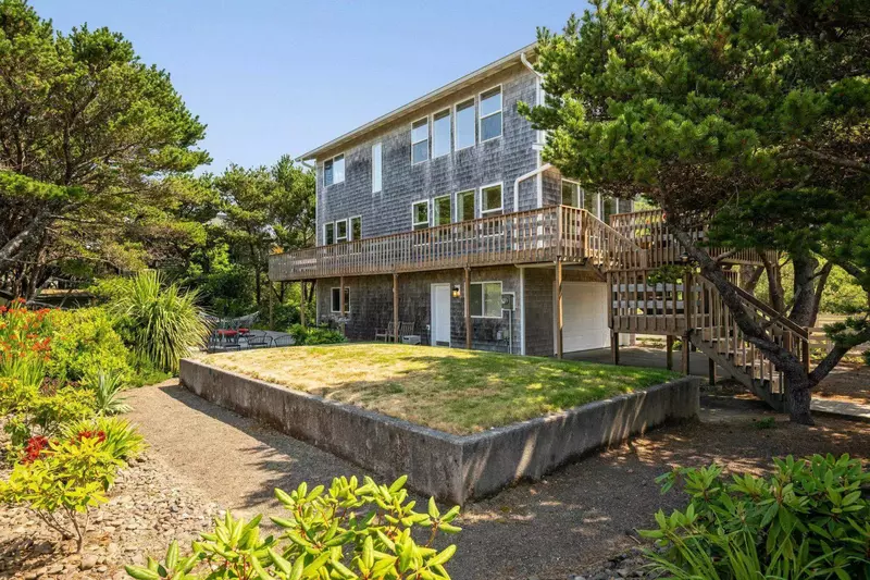 Pacific City is home to some delicious food and drink options. It is the home of the first Pelican Brewery.