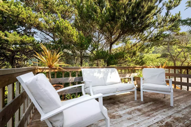 "Second time we’ve stayed at The Artisan. Great beach access, close to Pacific City. Lots of room. Will stay again." - Matt