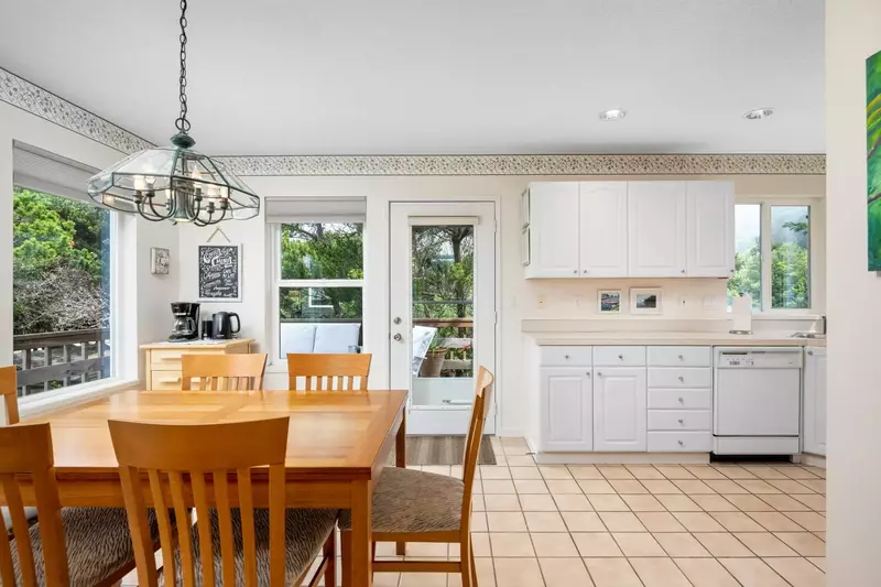 "Good clean place and very very close to the Tierra del mar beach approach which was awesome for a group of people enjoying the Waves on jet skis" - D