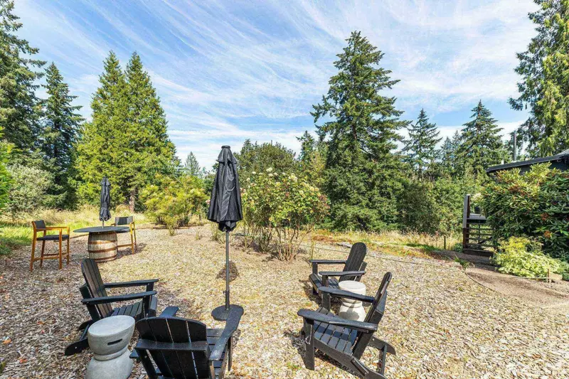 Wilsonville is a Willamette Valley town right on the river. This rental is in the Ladd Hill neighborhood, a serene rural area full of farmland.