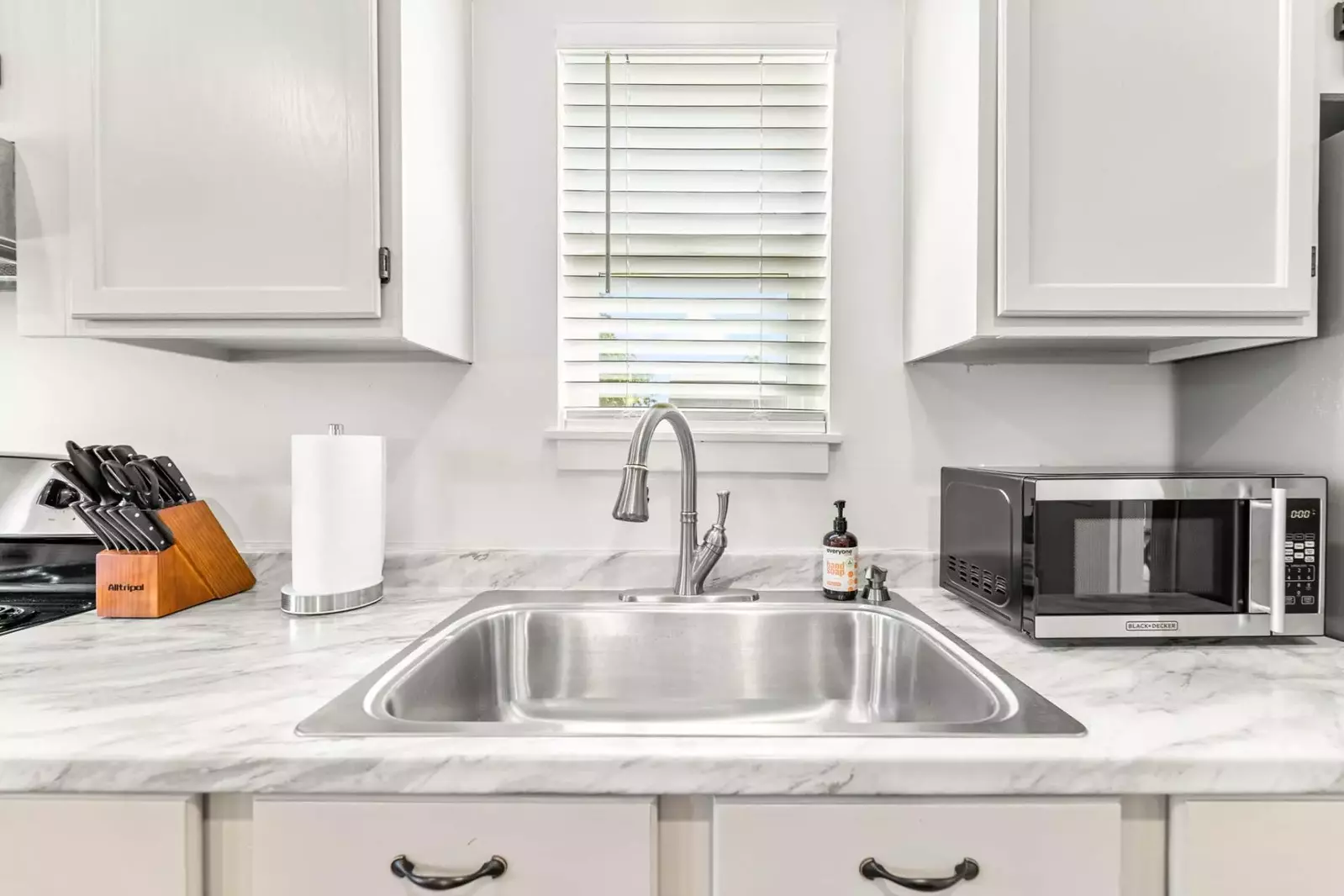 "Very clean house. Everything in the photos matched great! Nice location being a little out of the city so it’s nice and peaceful!" - Robbie