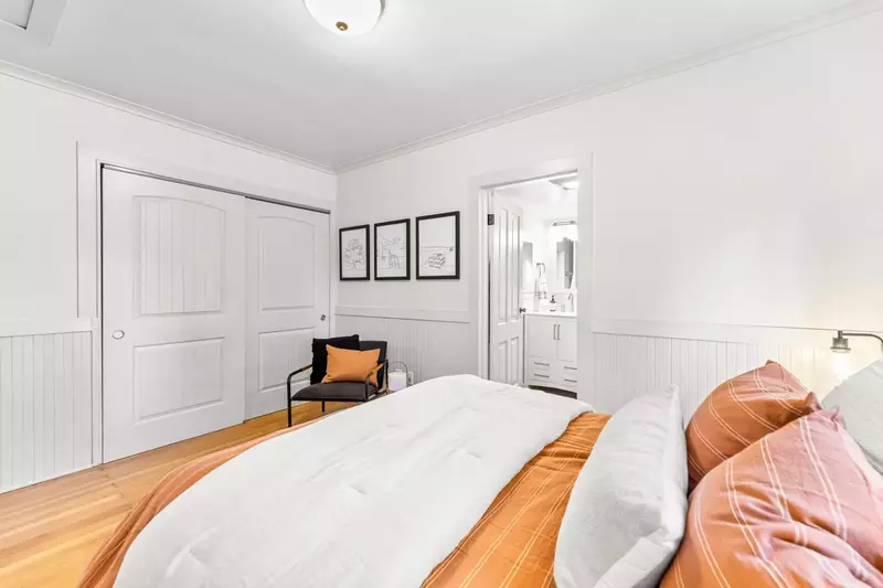 "Great place for a couples get-away. Peaceful, beautiful, not far from town, nice drive to the house," - DJ