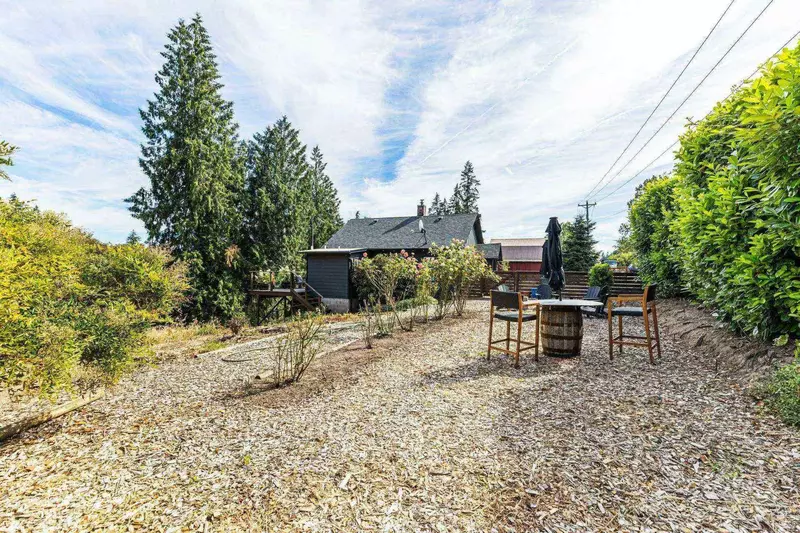 Every window looks out into nature and provides a peaceful feel to the cottage. Nestled in rolling hills, the cottage is in a perfect location-Suzanne