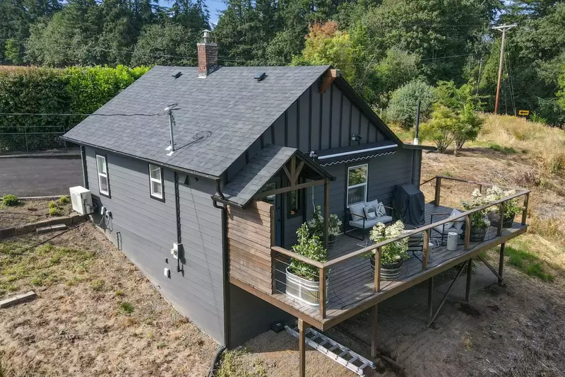 We loved seeing all the birds (including great horned owls), deer and other wildlife through the windows and from the back deck.  -Steven P.