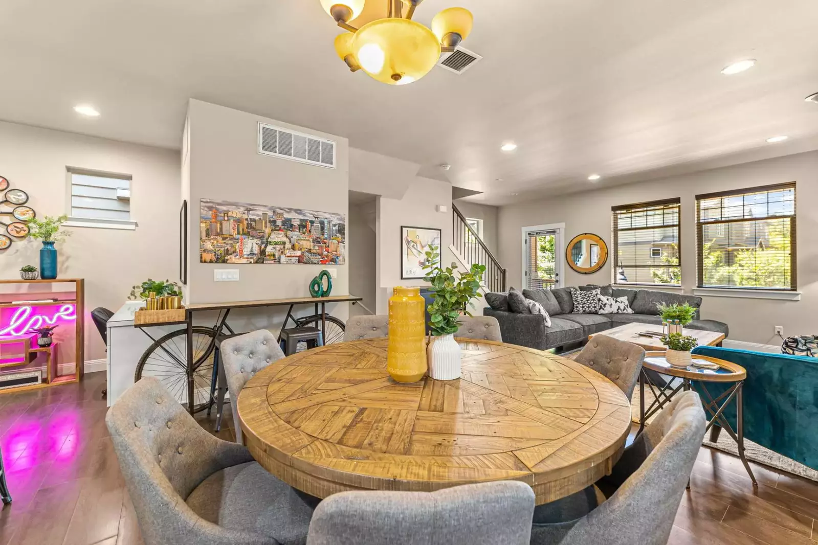 The Swoosh House is a wonderful place to bring friends and family!