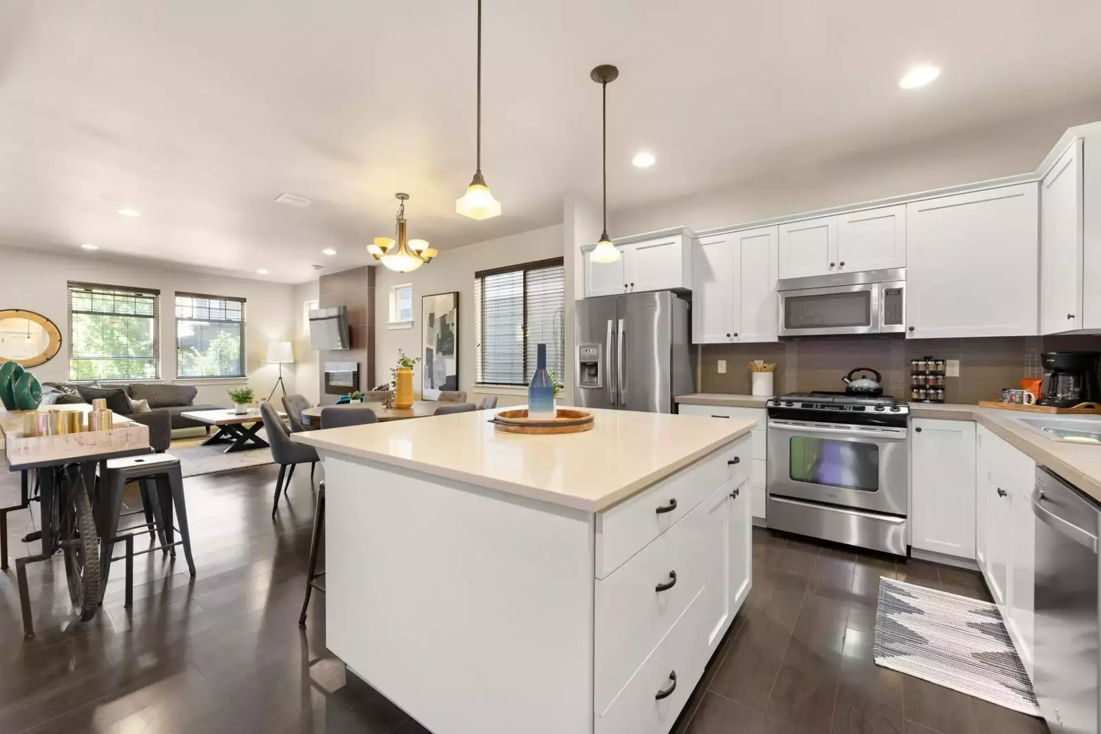 Cook delicious meals for breakfast, lunch, and dinner in this fully equipped kitchen. We suggest grabbing some ingredients from a local farm.