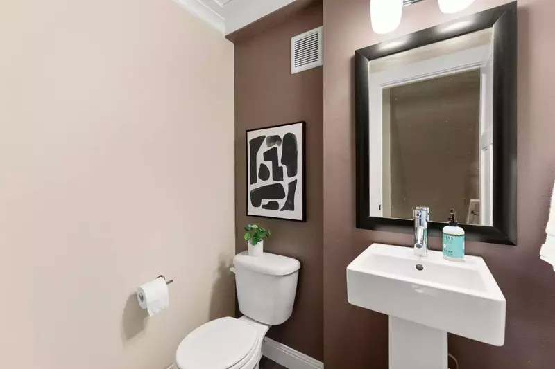 With 2.5 bathrooms everyone staying here has ample privacy.