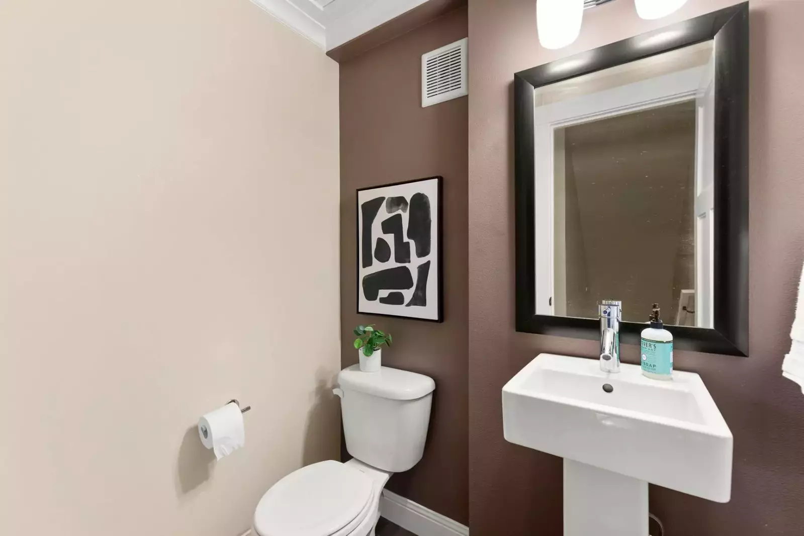 With 2.5 bathrooms everyone staying here has ample privacy.