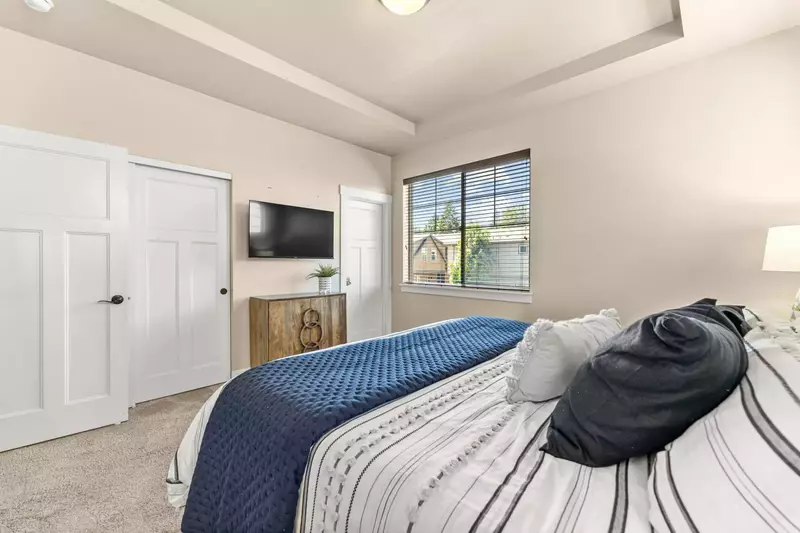 "The beds and linens were very comfortable. The house has a well stocked kitchen and nice bath amenities. The management was very responsive." - Sara