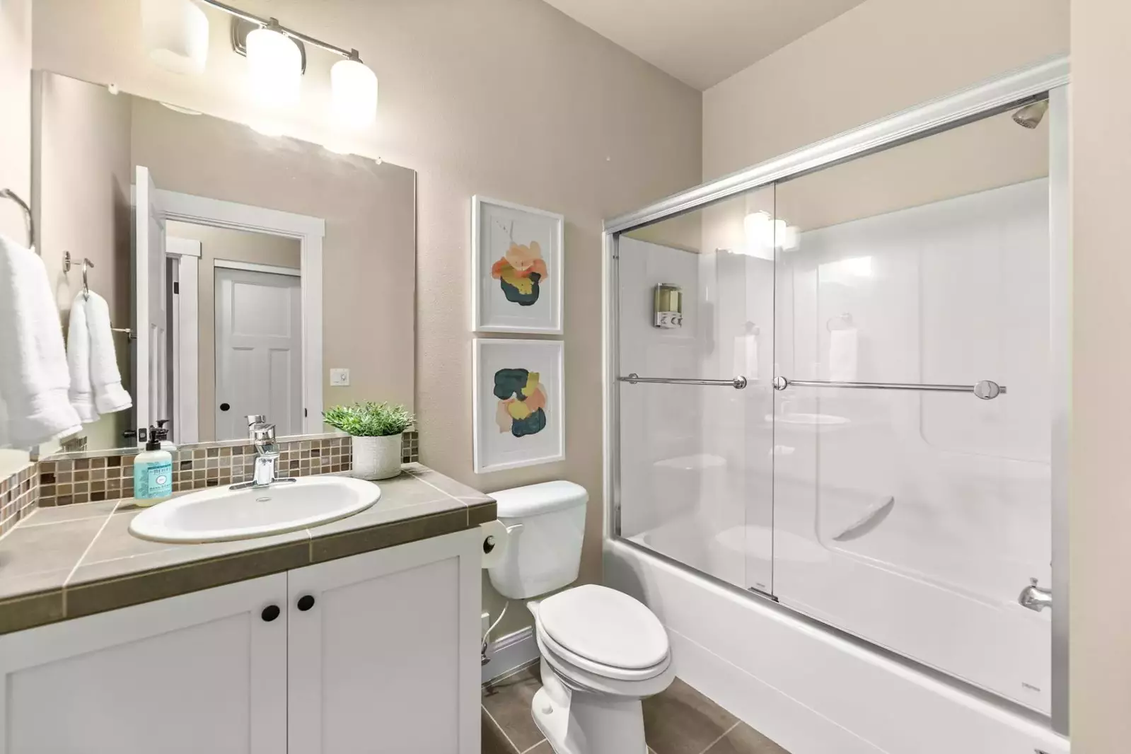 "We had a wonderful time at the Swoosh House it was so comfortable and the cleanliness was amazing!!!" - Laura