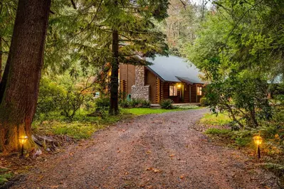 "Lovely place to stay. Had a great time with easy access up to the mountain. Super clean." - Robyn