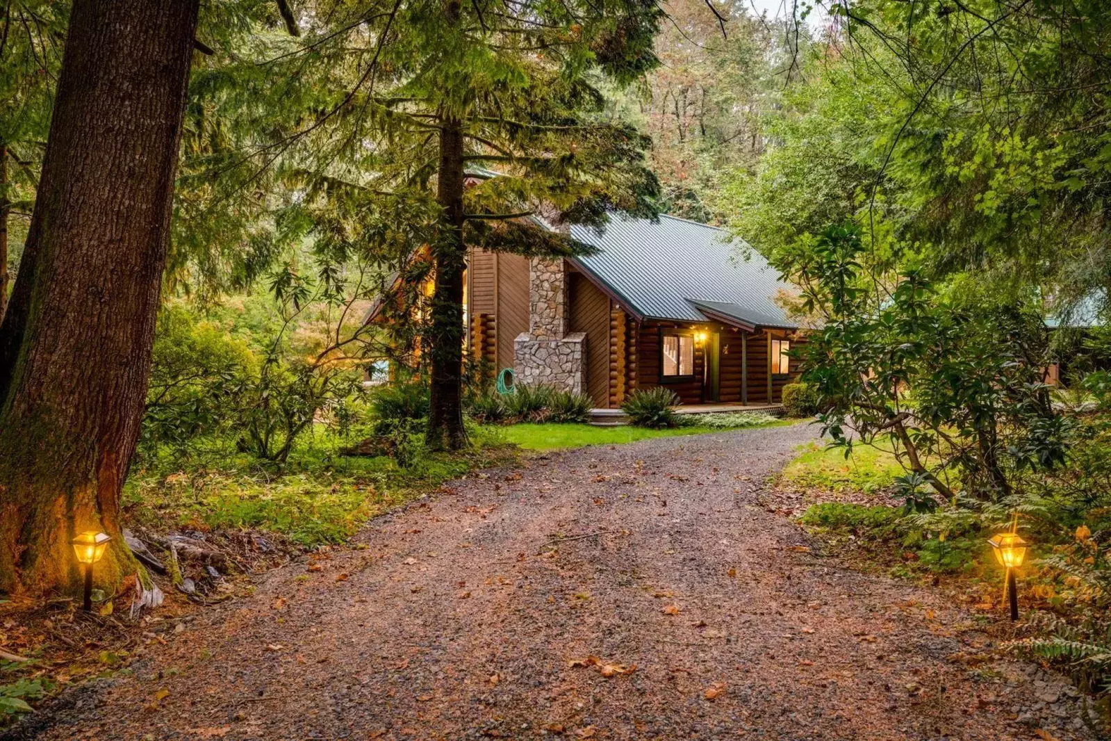 "Lovely place to stay. Had a great time with easy access up to the mountain. Super clean." - Robyn