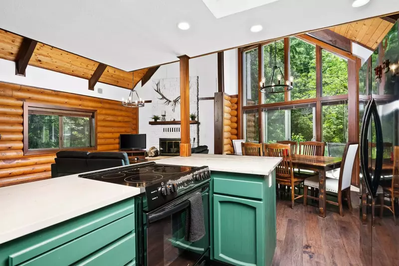 "Quiet neighborhood, beautiful cabin, kitchen and bbq was big enough to cook a great meal, hot tub was perfect." - Patrick