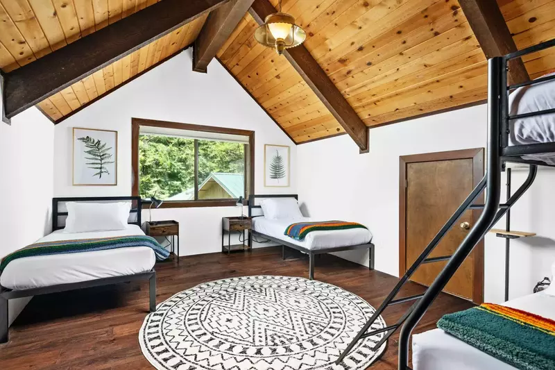 Plenty of beds for everyone.  -Lynn