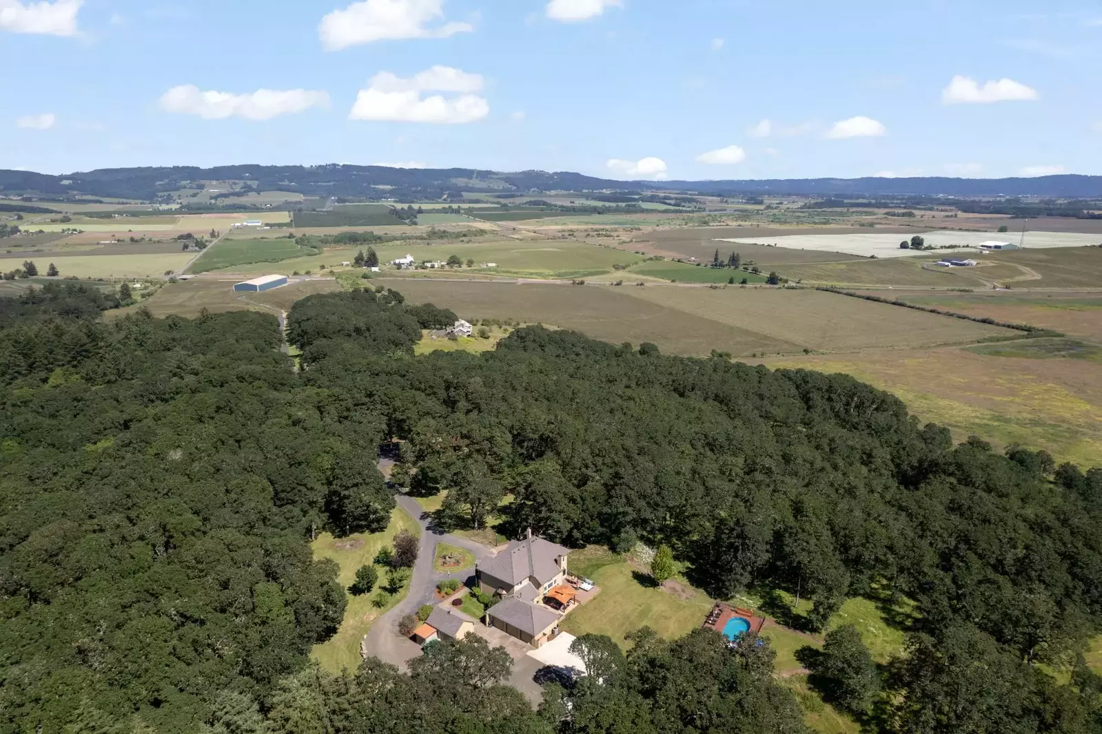 Oak Rise is a forested getaway in the town of Rickreall. It is a short drive from Salem and McMinnville.