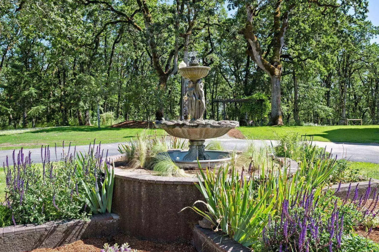 "Lots of privacy, wonderful amenities, and very clean house. Highly recommend!" - Zack