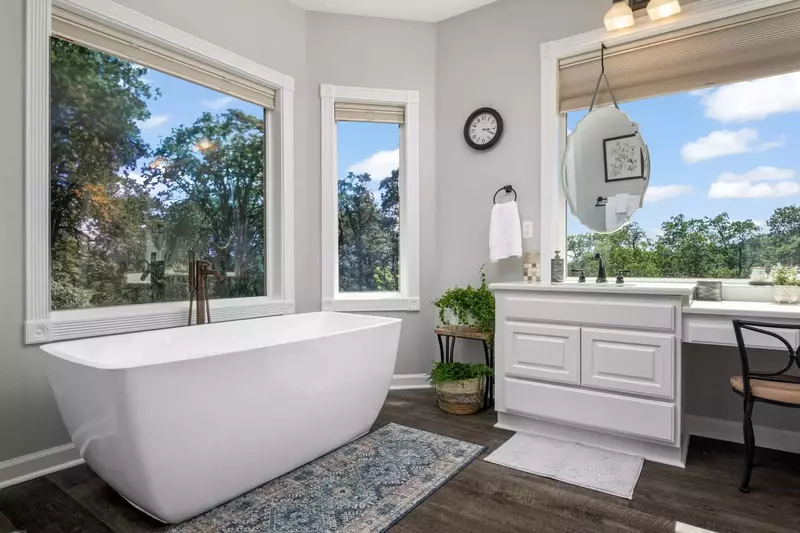 With 3.5 bathrooms everyone staying here has ample privacy.