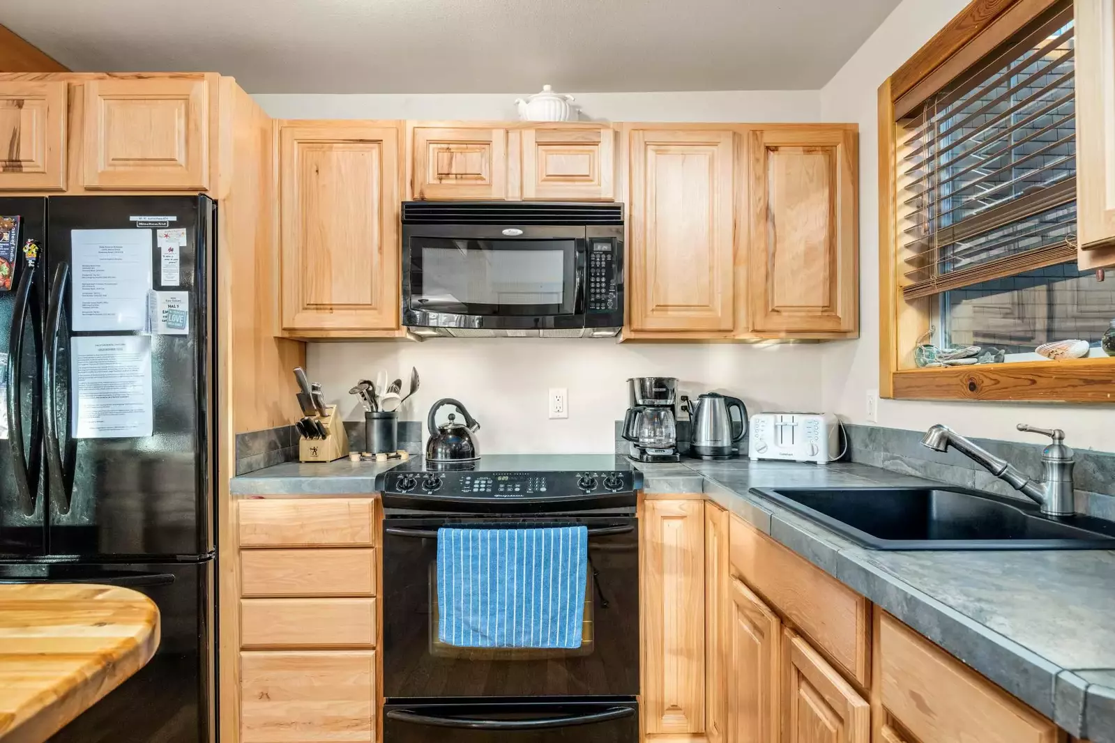 Cook delicious meals for breakfast, lunch, and dinner in this fully equipped kitchen. We suggest grabbing some seafood from a local market.