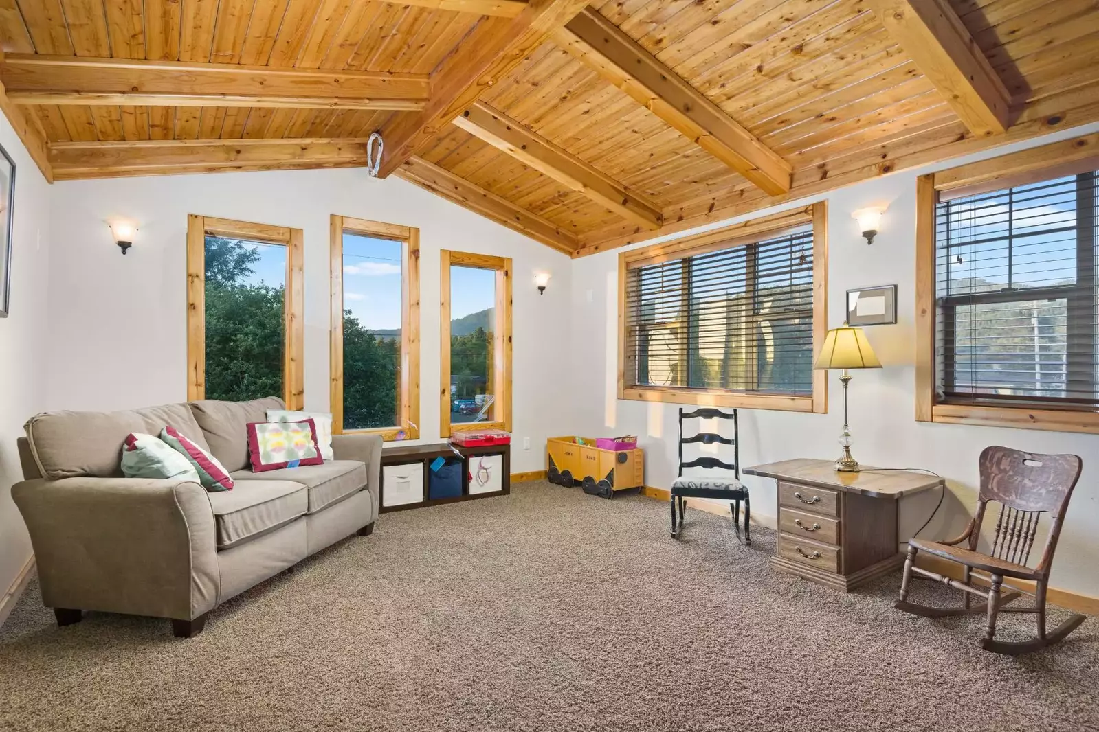 "We really enjoyed our stay - very walkable to nearby restaurants and the house had everything we needed!" - Kristen & Brian