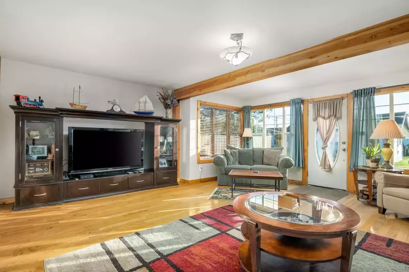 "Location was great- very central to town and a short walk to the beach. Would stay again!" - Lindsay