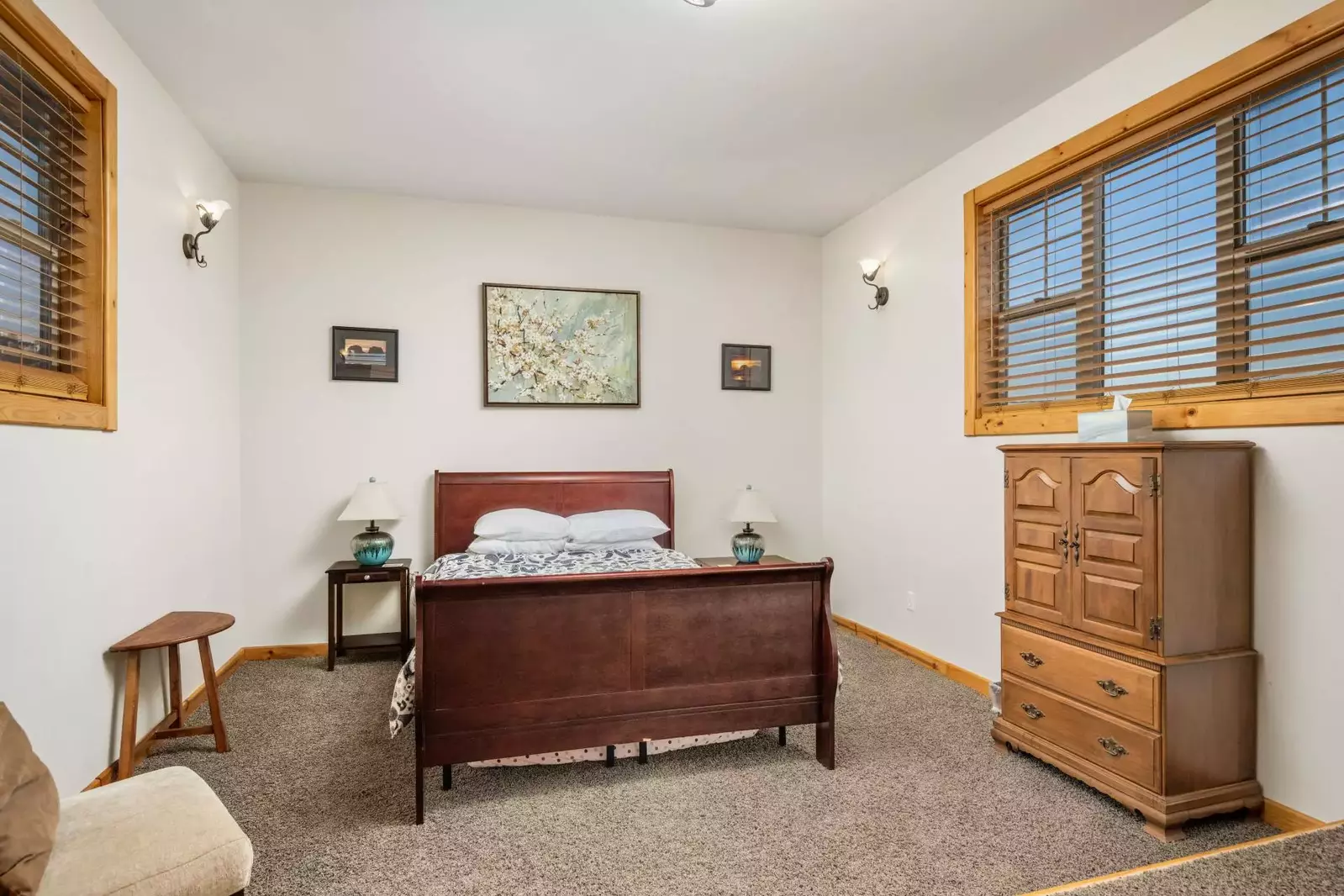 The house was great for all of us, with plenty of room to spread out. The younger ones enjoyed playing and watching movies in the upstairs room-Connie