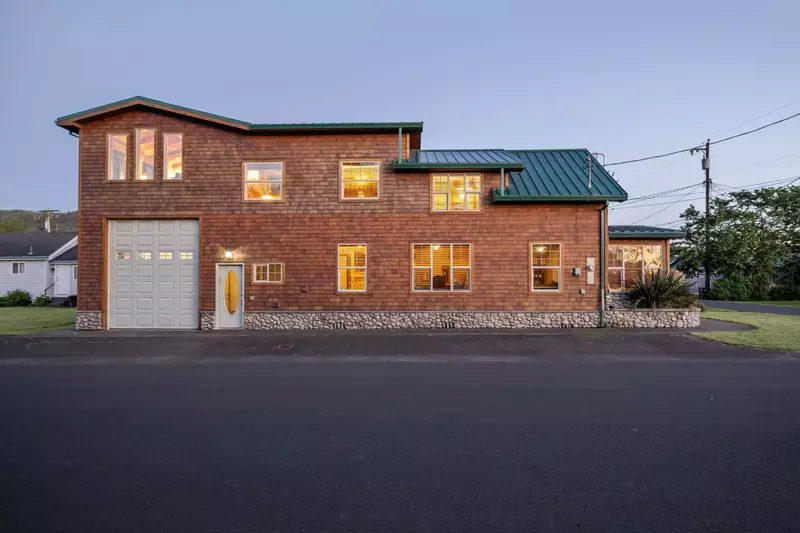 "Really appreciated prompt responses and help from property management! Our family enjoyed the home and walkability of Rockaway." - Gail