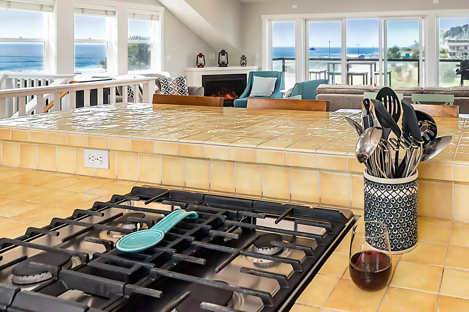 Cook delicious meals for breakfast, lunch, and dinner in this fully equipped kitchen. We suggest grabbing some seafood from a local market.