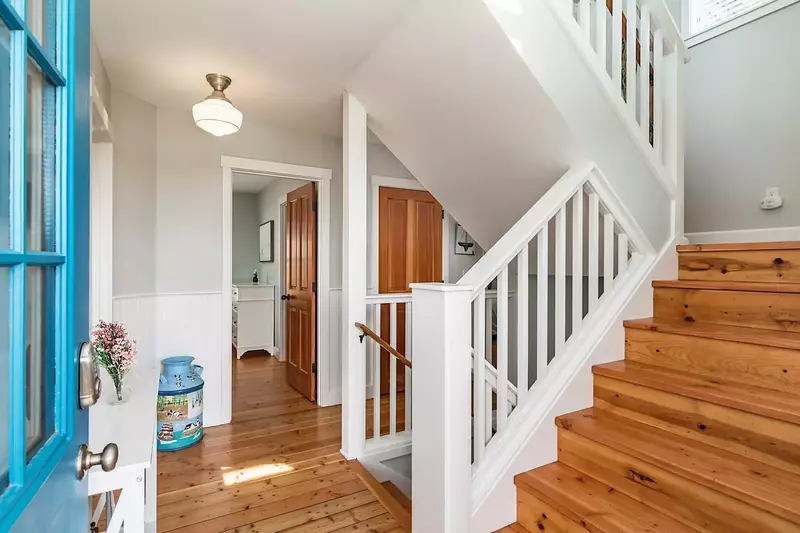 "Great location and view from the living room.  Nice big space for 11 guests to stay comfortably.  House was very clean." - Matthew