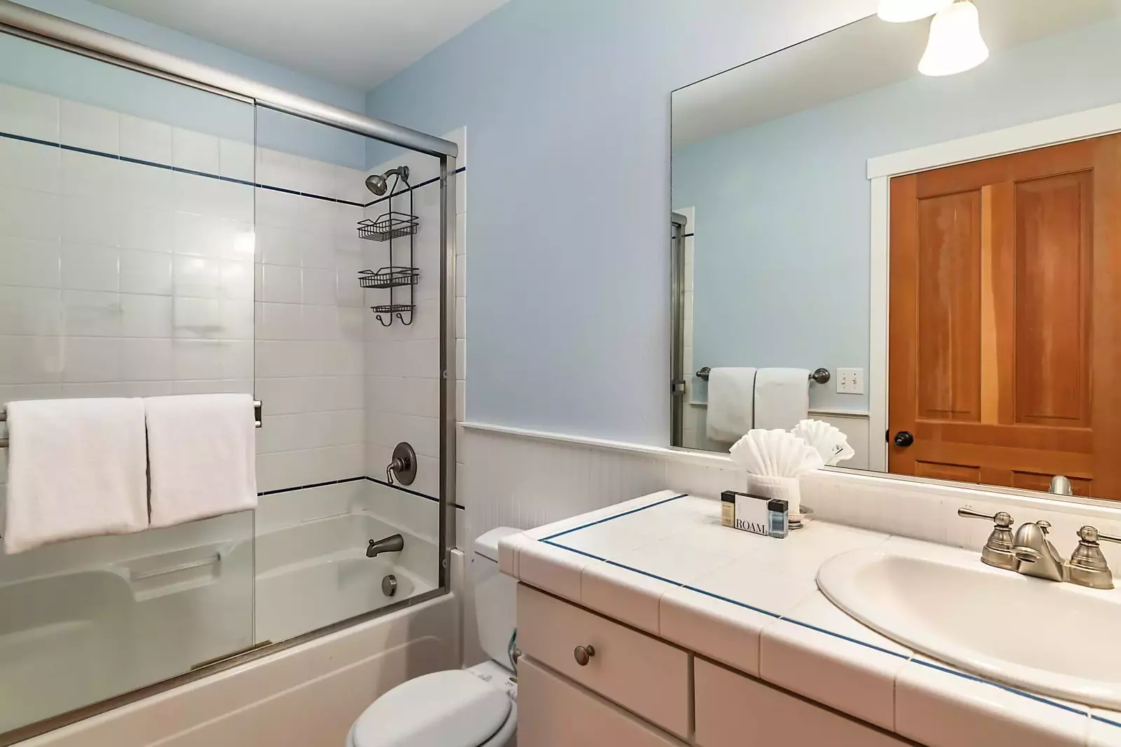 With 3 full bathrooms everyone staying here has ample privacy.
