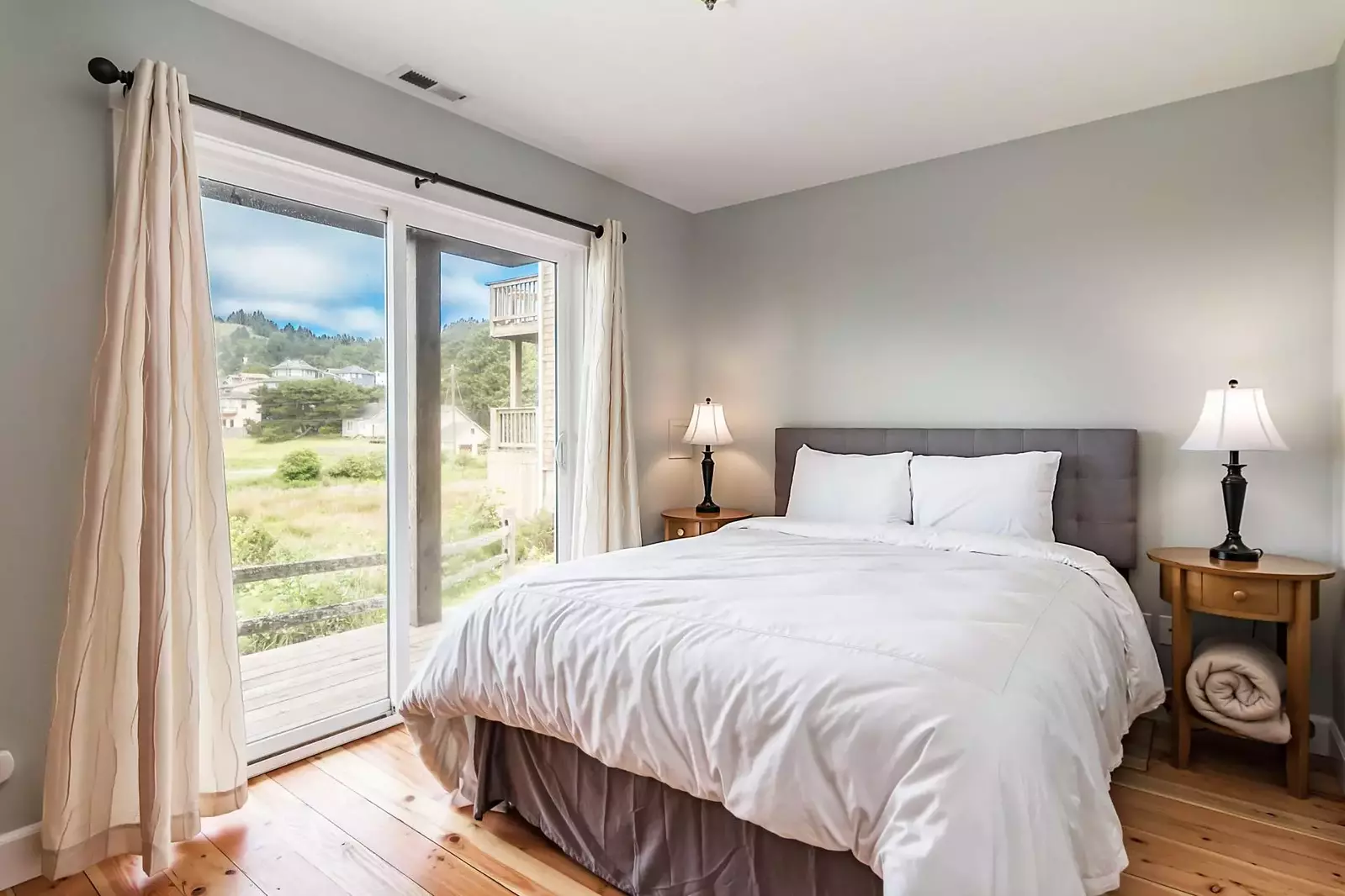 "Excellent location right near the beach. House was wonderful, clean and had good ocean views from the main floor" - Subodh