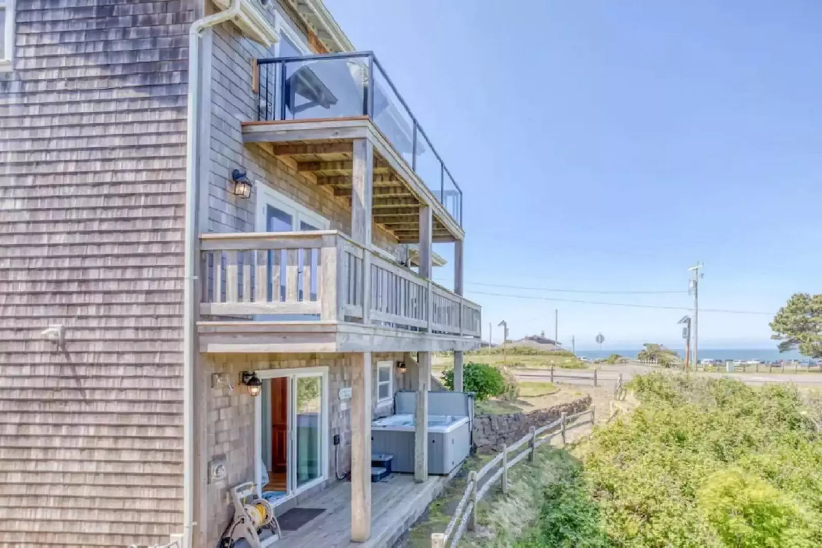 Lincoln City is known for its vast sandy beaches, kite flying, the Chinook Winds Casino, an outlet mall, seafood, and more!