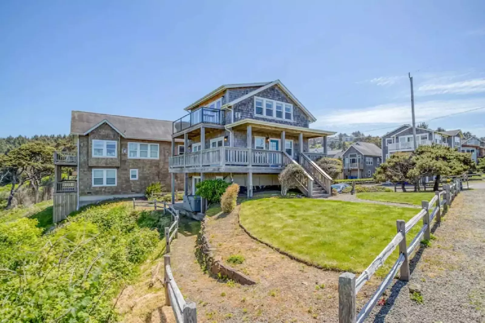 Lincoln City is south of Cannon Beach & Seaside and north of Newport. Use this rental as a base camp to explore the Oregon Coast.