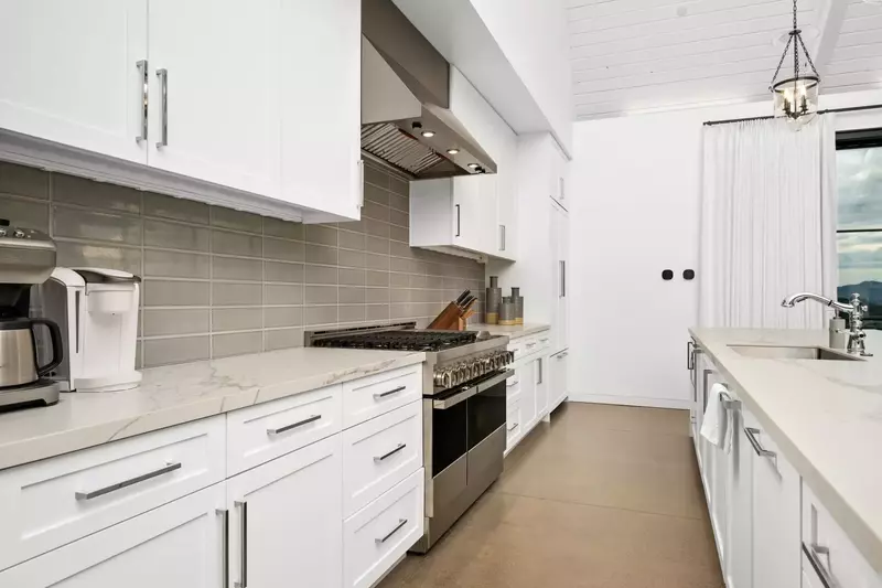 Cook delicious meals for breakfast, lunch, and dinner in this fully equipped kitchen. We suggest grabbing some ingredients from a local farm.