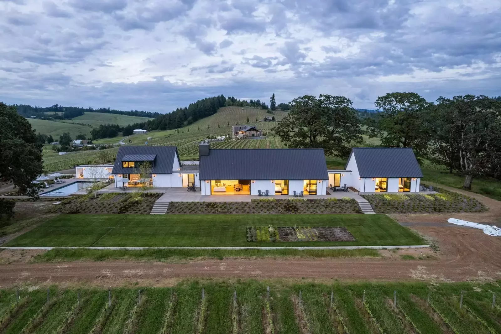 Deux Vert is a pristine oasis nestled in the stunning farmland of the Willamette Valley!